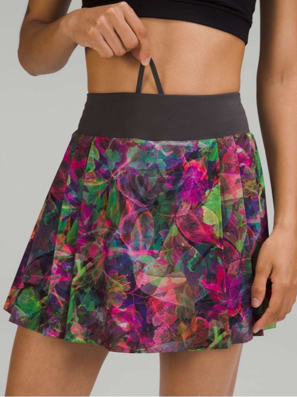 Lululemon Side-Pleat High-Rise Tennis
Skirt in Vivid Floral Tone Sz 8 Lined